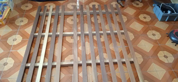 Cama de casal de madeira maciça tamanho padrão