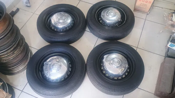 RODAS+CALOTAS+PNEUS 4 FUROS ARO 15 PRO FUSCA BRASÍLIA VARIANT 