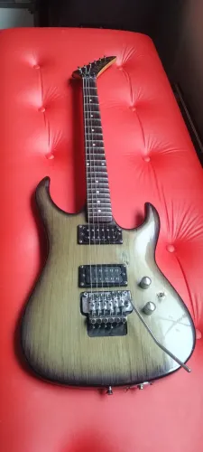 Guitarra Kramer americana 
