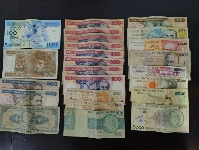 Cédulas Antigas de Diversos Países