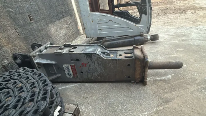 Rompedor hidráulica ajce modelo 710m ano 2024