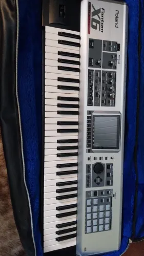 Teclado Roland Fantom X6