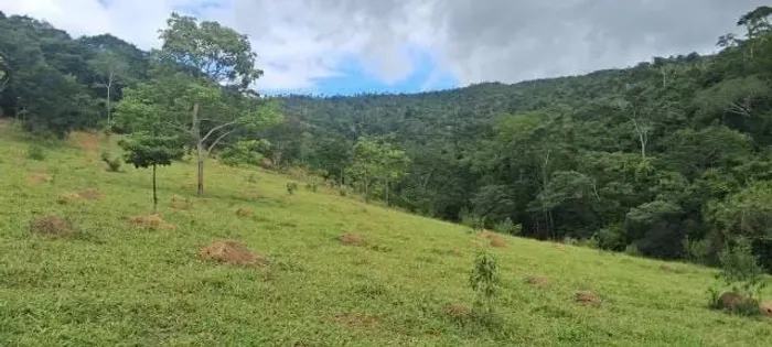 Terreno com cachoeira 40 km de BH.