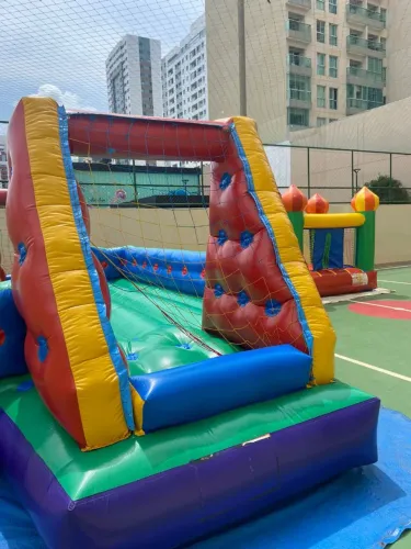 Aluguel de Brinquedos Infláveis com Monitor >Segurança e Diversão!