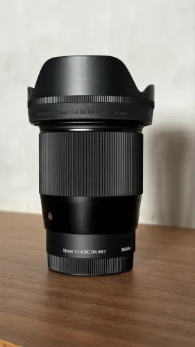 Lente Sigma 16mm f/1.4 DC DN (Sony E-Mount / APS-C)