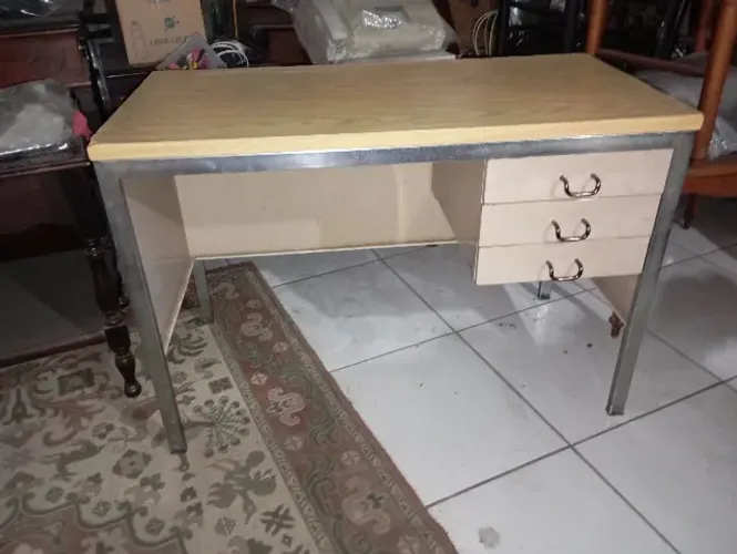 escrivaninha antiga marca fiel em lata e cromada pequena