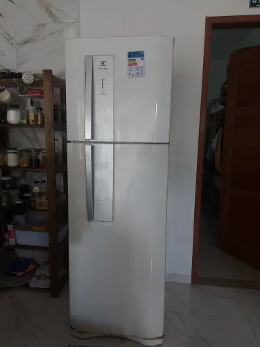VENDO GELADEIRA ELETROLUX USADA com defeito