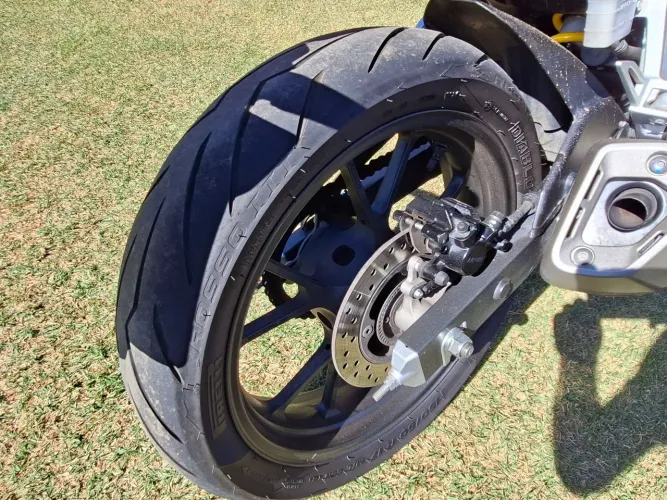 Moto impecável 