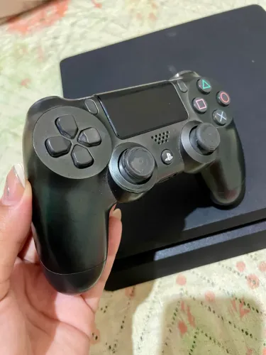 Vendo PS4 Slim semi novo