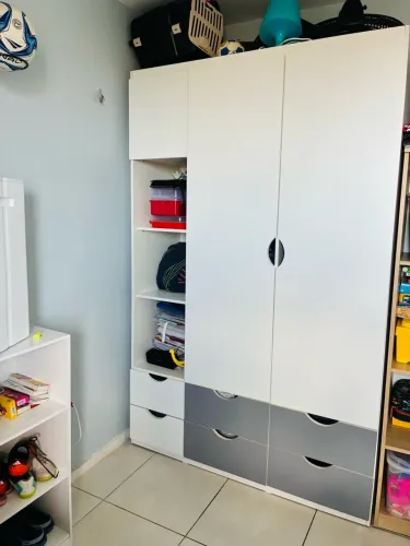 Guarda roupas infantil