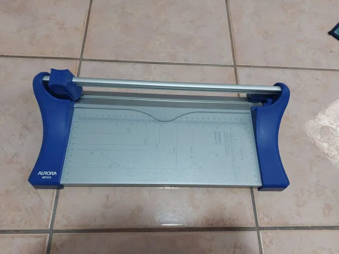 Refiladora de Papel Aurora AST410