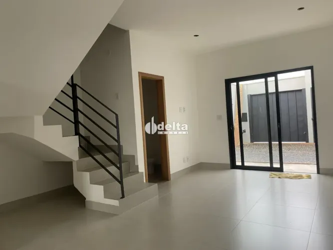 Casa residencial com 3 quartos sendo 1 suíte disponível para venda no bairro Aclimação em