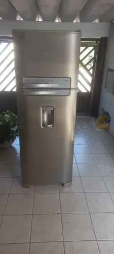 Geladeira Frost Free Inox Eletrolux