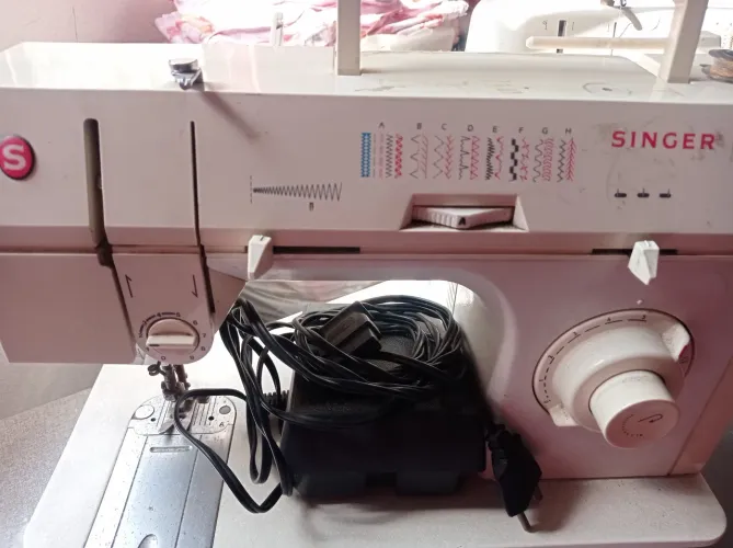 Vendo Máquina de costura Singer Facilita