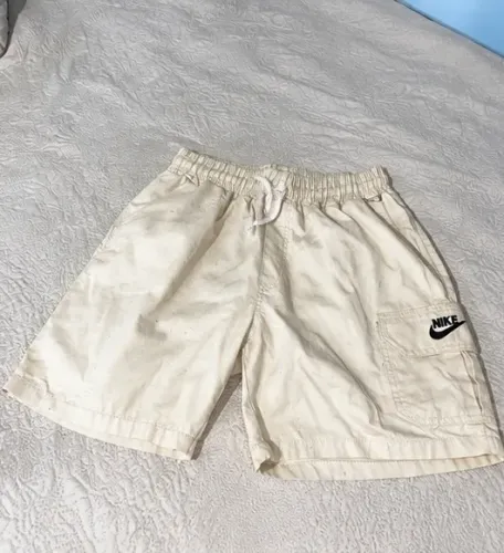 Short Nike cargo (valor negociável)