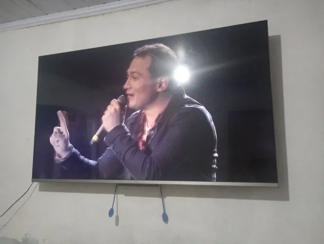 Televisão semi nova marca TCL 65 polegadas