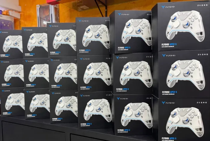 Controle Flydigi Apex 5 branco lacrado.