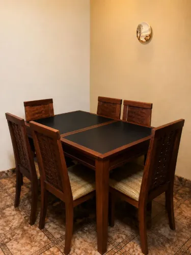 Vendo mesa Madeira Pura e vidro , com extensão ate 6 lugares