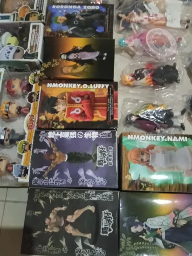 Queima de estoque da loja com 24 itens de anime colecionável