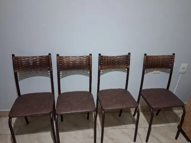 4 cadeiras em ótimo estado,  pouco tempo de uso