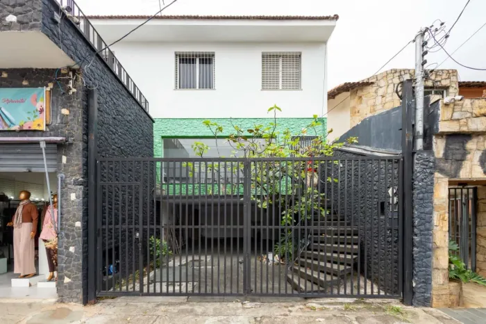 Casa comercial na Rua Doutor Sílvio Dante Bertacchi, 69 280 m²