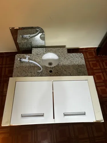 Gabinete para Banheiro com Pia em Mármore Natural - Ótimo Estado