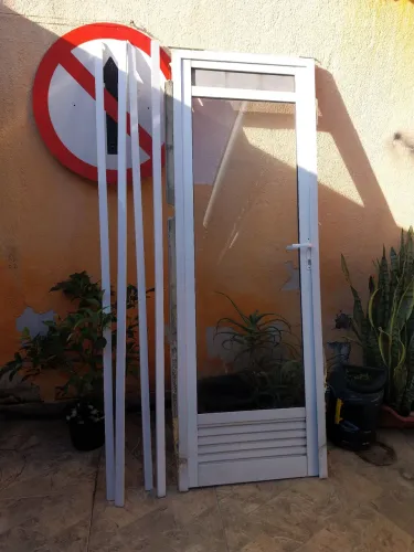 Porta de alumínio 2,10x70