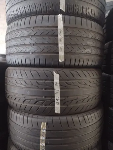 Pneus 245/45/19 um de cada marca