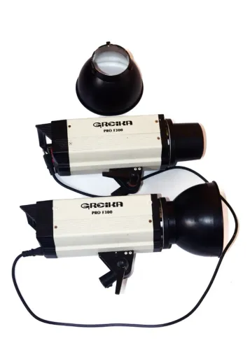FLASH PARA ESTÚDIO FOTOGRÁFICA MARCA GREIKA PRO F300