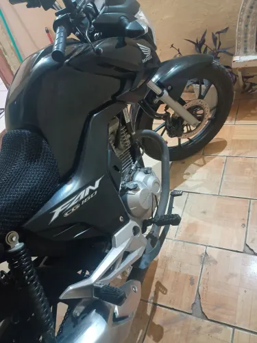 Motinho top semi novo de barbada!!