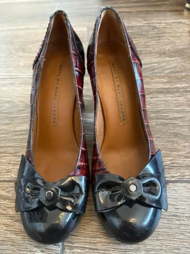 Sapato Scarpin Marc by Marc Jacobs Original - Couro Textura Croco e Verniz