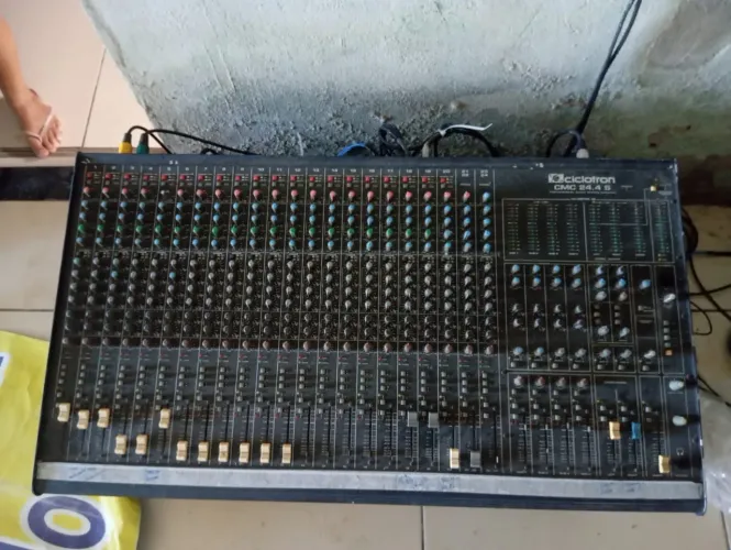 Mesa de som