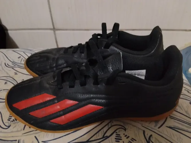Chuteira infantil Adidas original, Num 32