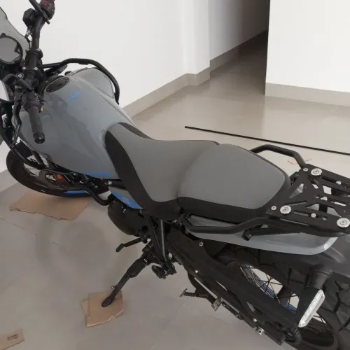 4.800 km.Moto conservacao exelente.unico dono.revisada garantia de fábrica.