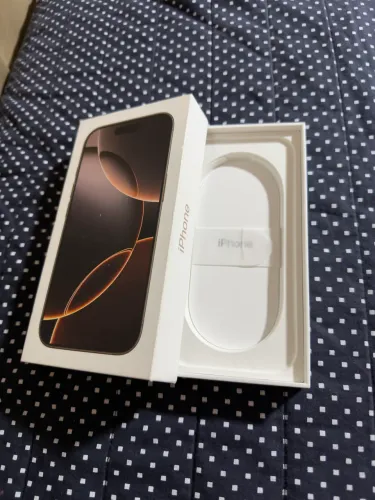 Caixa iPhone 16 pro desert