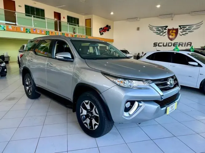 Toyota Hilux SW4 SR 4X2 2.7/ 2.7 Flex 16V Aut. 2017