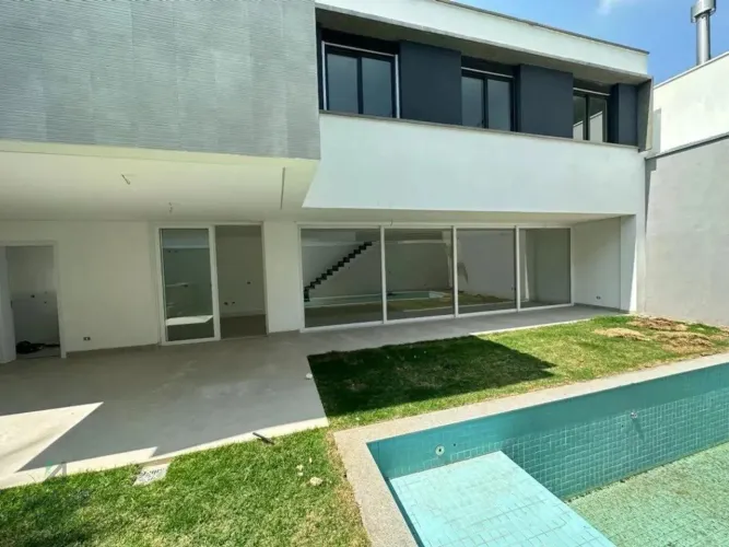 Linda Casa em Condomínio no Campo Belo