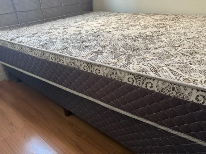 Cama de casal com cabeceira