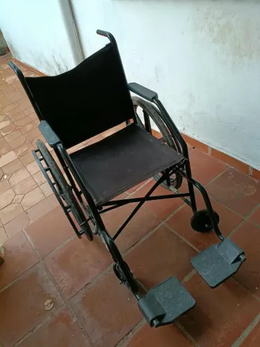 VENDE - SE CADEIRA DE RODAS