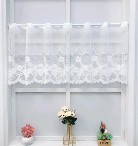 Saia de janela de renda com varal
