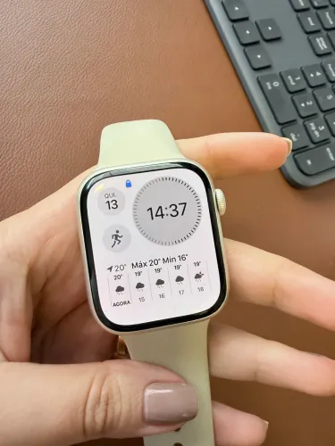 Apple Watch Series 8 45mm Starlight + Carregador - R$ 1.100