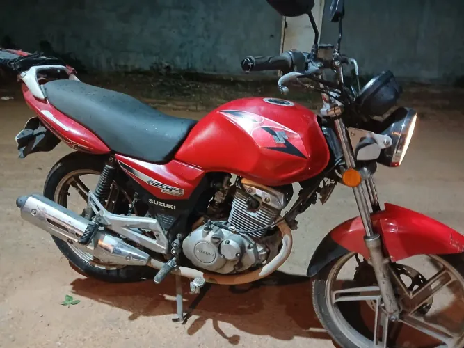 Moto Suzuki GSR 150 2015