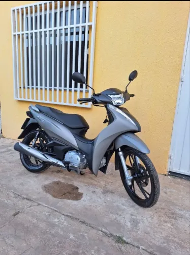 Vendo Honda biz 125, toda revisada e quitada, só pegar e transferir 