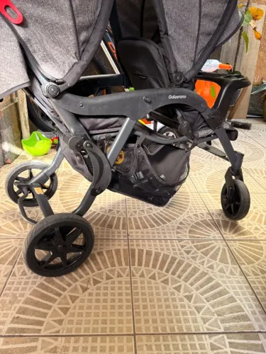 Carrinho de bebê gêmeos galzerano