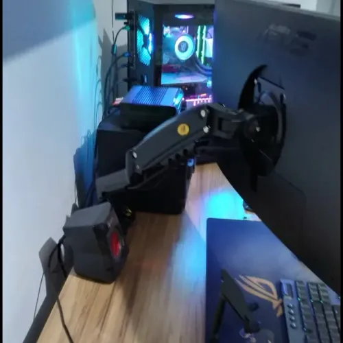 Braço articular para monitor