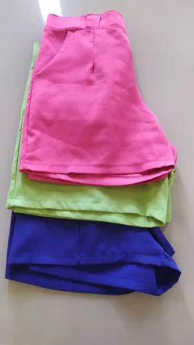Três shorts feminino com elástico na cintura Tam M