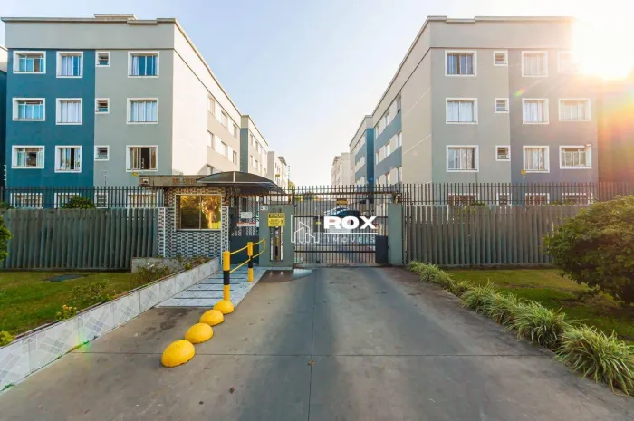 Apartamento com 2 quartos para alugar, 45 m² por R$ 2.248/mês - Capão Raso - Curitiba/PR