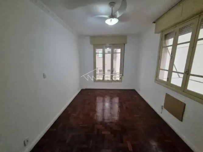 Apartamento : / Residencial / Catete