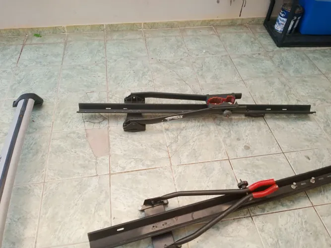 Vendo rack de teto marca eqmax com dois transbike
