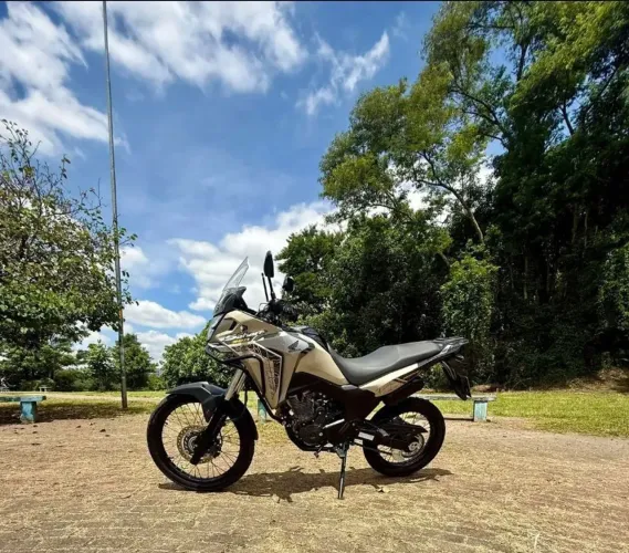 Vendo Sahara xre 300 com rapidez pra comprar um Corolla